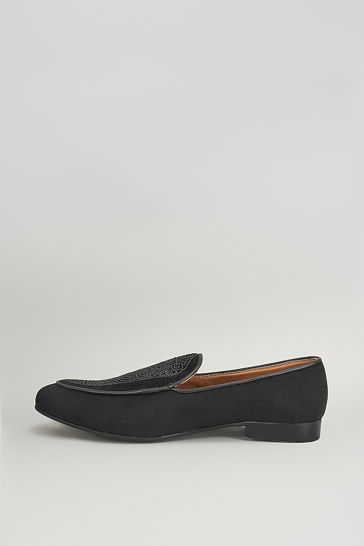 Black Leather Mojaris by Vanshik at Pernia's Pop Up Shop