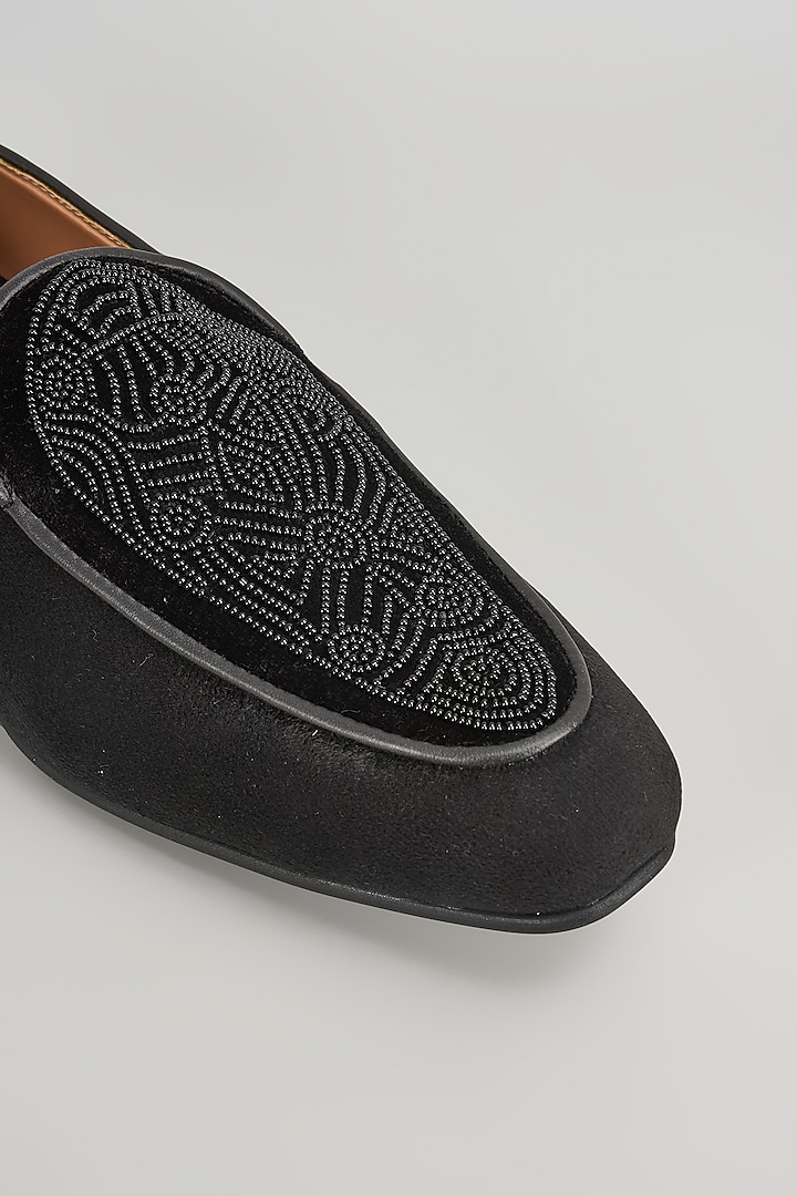 Black Leather Mojaris by Vanshik at Pernia's Pop Up Shop