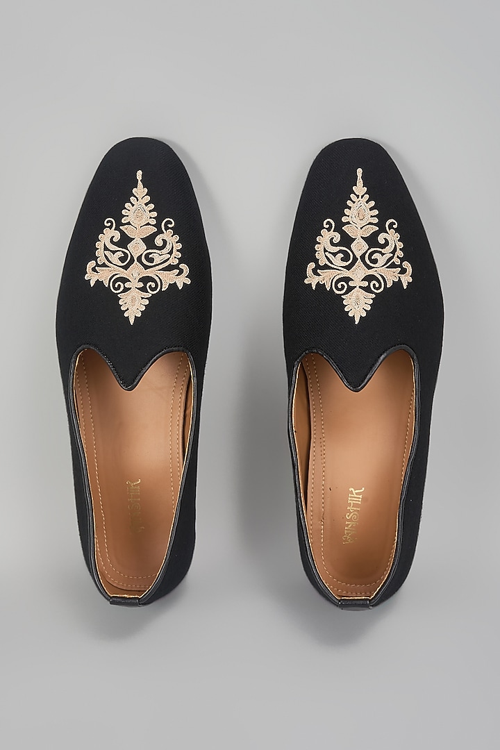 Black Silk Motif Embroidered Mojaris by Vanshik at Pernia's Pop Up Shop