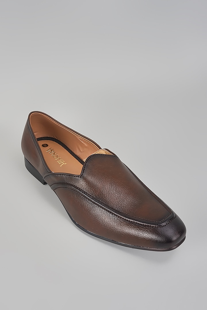 Brown Leather Mojaris by Vanshik