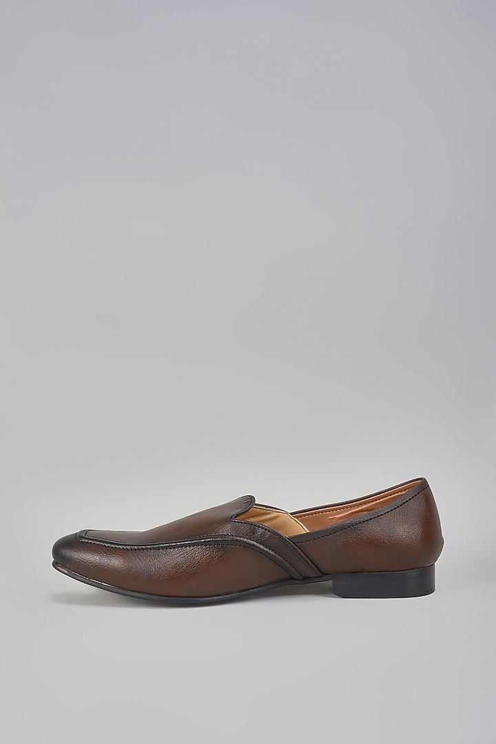 Brown Leather Mojaris by Vanshik at Pernia's Pop Up Shop
