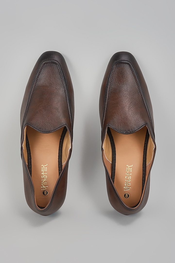 Brown Leather Mojaris by Vanshik at Pernia's Pop Up Shop