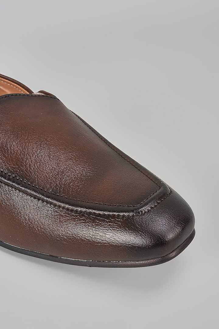 Brown Leather Mojaris by Vanshik at Pernia's Pop Up Shop