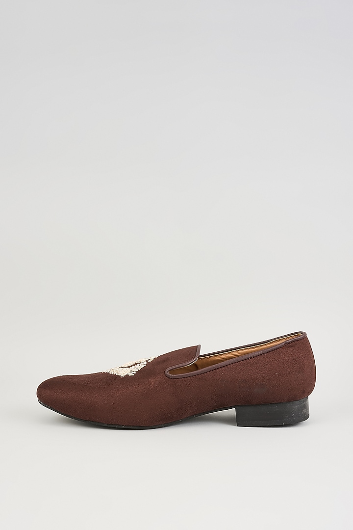 Brown Leather Motif Embroidered Mojaris by Vanshik at Pernia's Pop Up Shop
