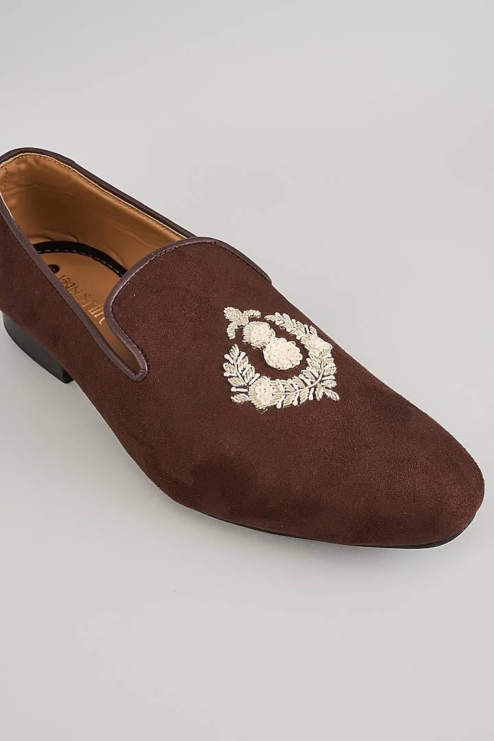 Brown Leather Motif Embroidered Mojaris by Vanshik at Pernia's Pop Up Shop
