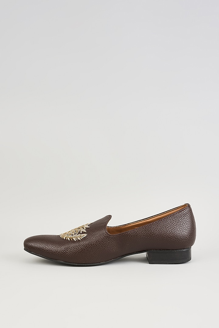 Brown Leather Motif Embroidered Mojaris by Vanshik at Pernia's Pop Up Shop