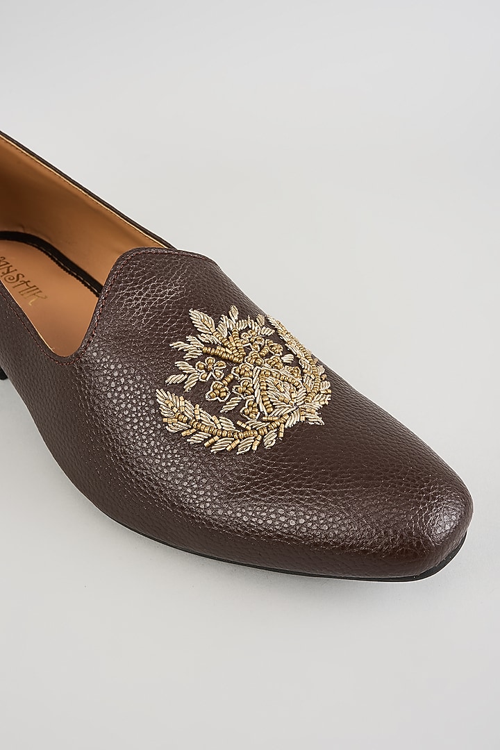 Brown Leather Motif Embroidered Mojaris by Vanshik at Pernia's Pop Up Shop