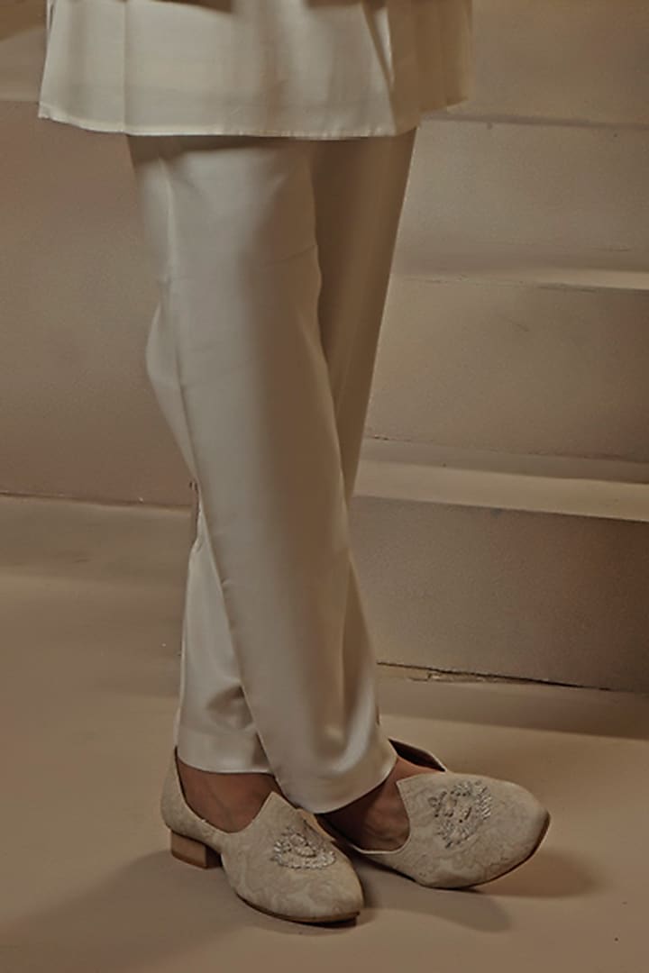 Cream Pashmina Silk Blend Kashmiri Embroidered Bundi Jacket Set by Vanshik at Pernia's Pop Up Shop