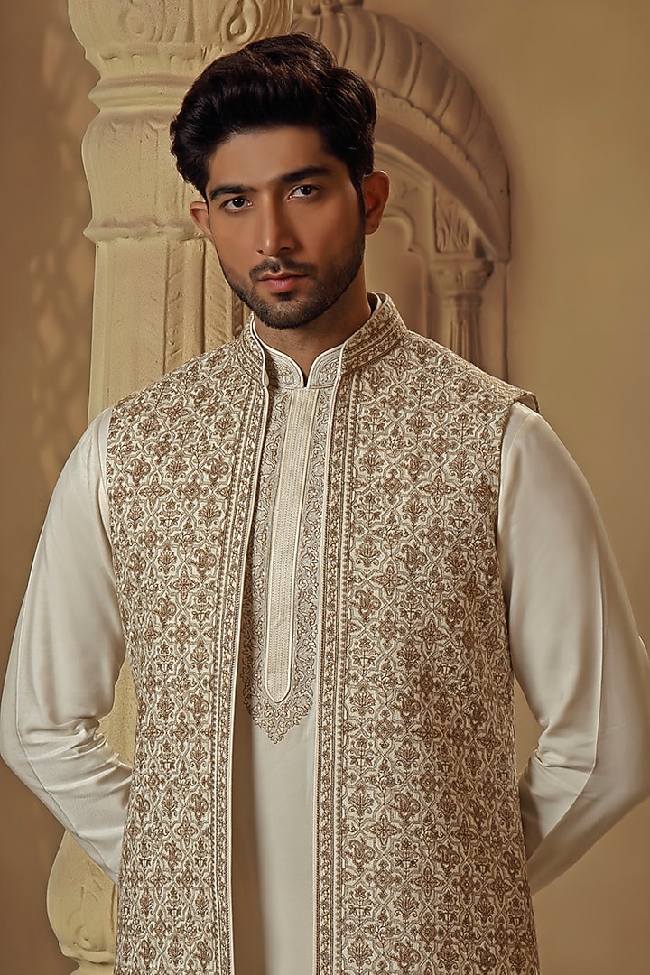 Cream Pashmina Silk Blend Kashmiri Embroidered Bundi Jacket Set by Vanshik at Pernia's Pop Up Shop