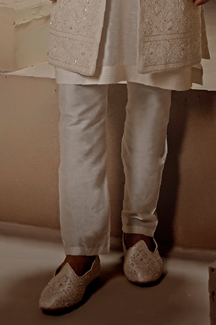 Pearl White Raw Silk Jaal Embroidered Groom Sherwani Set by Vanshik at Pernia's Pop Up Shop
