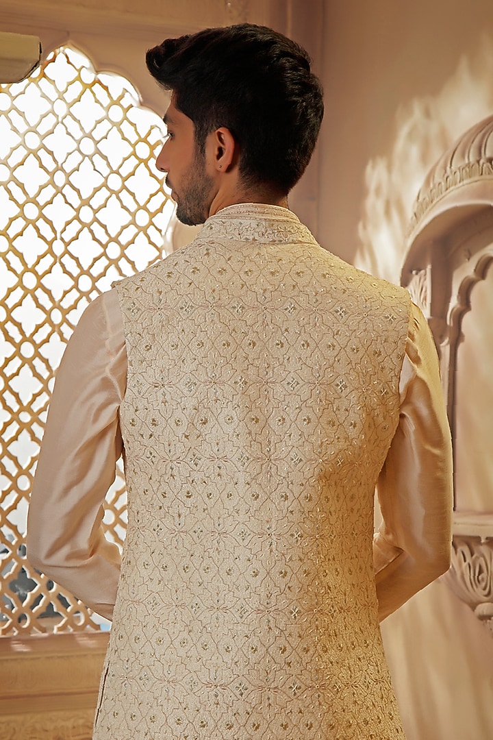 Pearl White Raw Silk Thread Embroidered Bundi Jacket Set by Vanshik at Pernia's Pop Up Shop