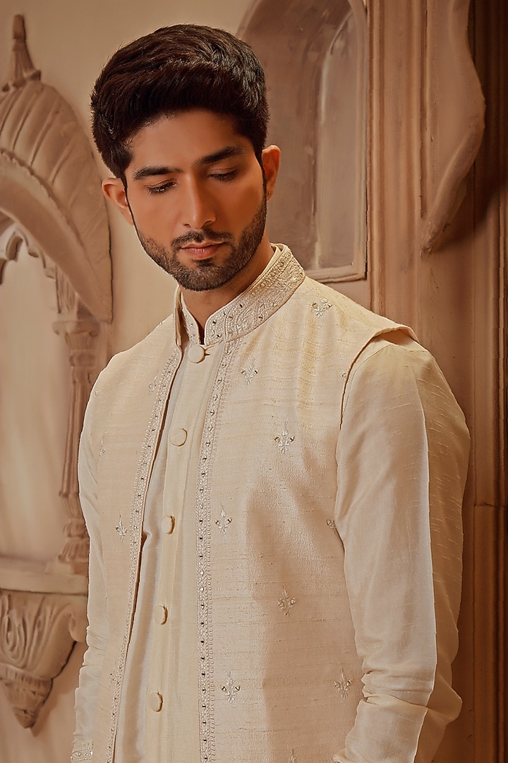 Pearl White Raw Silk Mirror Embroidered Long Bundi Jacket Set by Vanshik at Pernia's Pop Up Shop