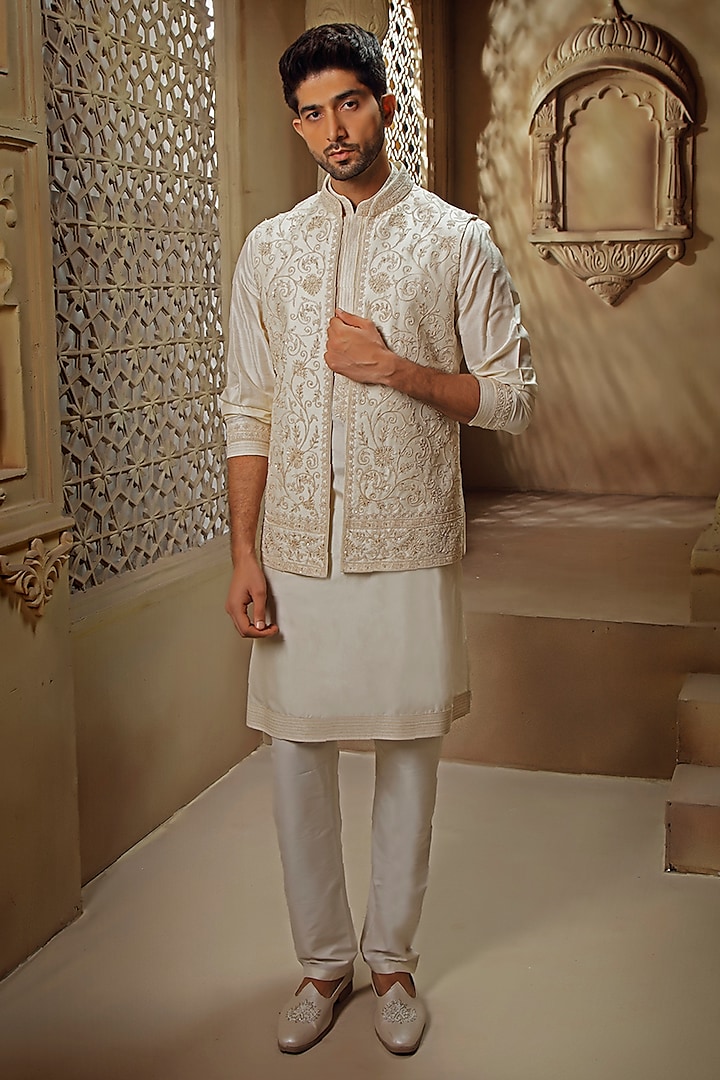 Pearl White Spun Silk Dori Embroidered Bundi Jacket Set by Vanshik at Pernia's Pop Up Shop