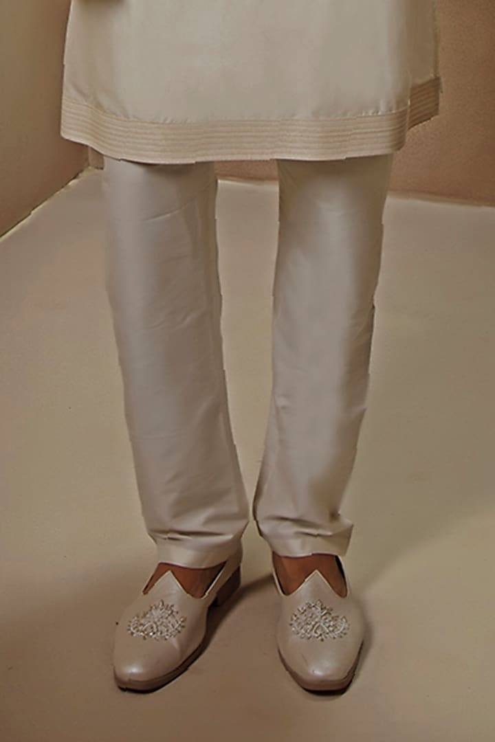 Pearl White Spun Silk Dori Embroidered Bundi Jacket Set by Vanshik at Pernia's Pop Up Shop