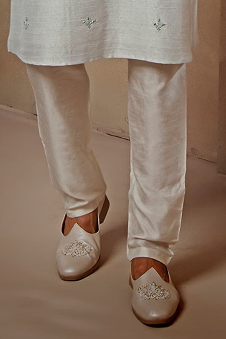 Pearl White Raw Silk Mirror Embroidered Kurta Set by Vanshik at Pernia's Pop Up Shop