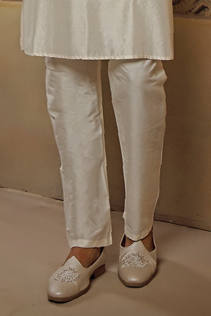 Pearl White Spun Silk Mirror Embroidered Kurta Set by Vanshik at Pernia's Pop Up Shop