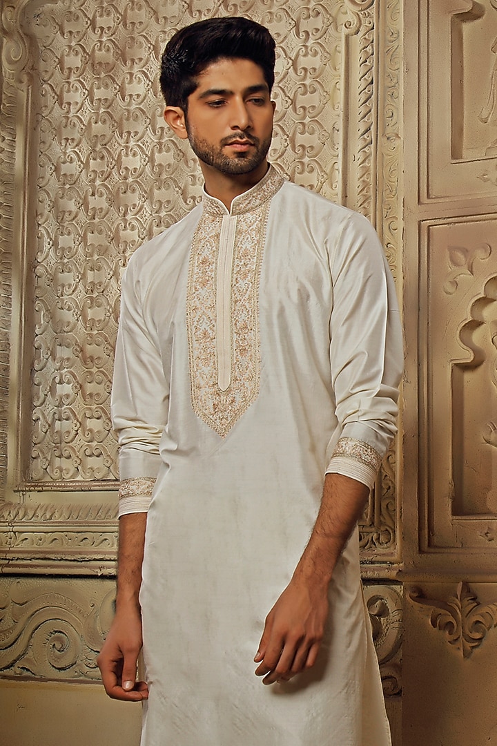 Pearl White Spun Silk Mirror Embroidered Kurta Set by Vanshik at Pernia's Pop Up Shop