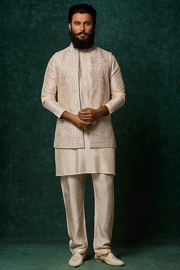 Blush Silk Embroidered Bundi Jacket Set by Vanshik