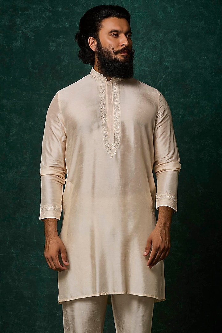 Blush Silk Embroidered Bundi Jacket Set by Vanshik at Pernia's Pop Up Shop