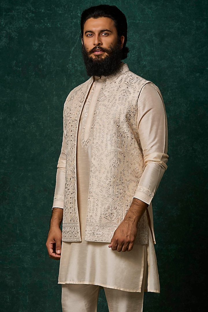 Blush Silk Embroidered Bundi Jacket Set by Vanshik at Pernia's Pop Up Shop