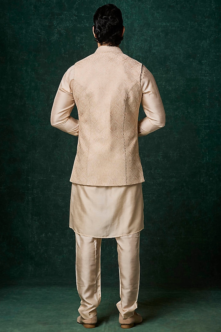 Blush Silk Embroidered Bundi Jacket Set by Vanshik at Pernia's Pop Up Shop