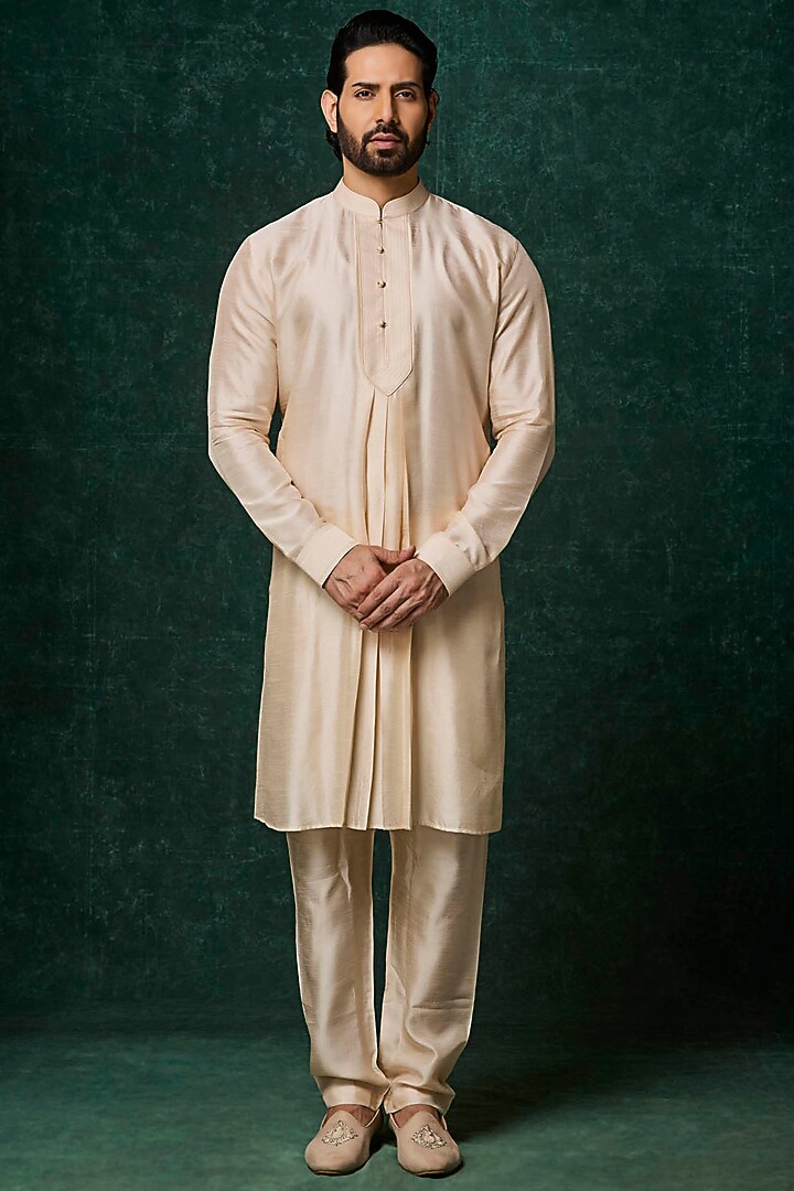 Blush Silk Embroidered Bundi Jacket Set by Vanshik at Pernia's Pop Up Shop