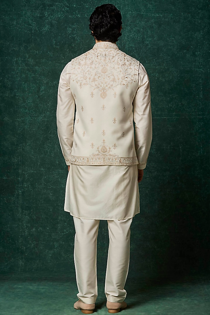Pearl-Colored Silk Embroidered Bundi Jacket Set by Vanshik at Pernia's Pop Up Shop