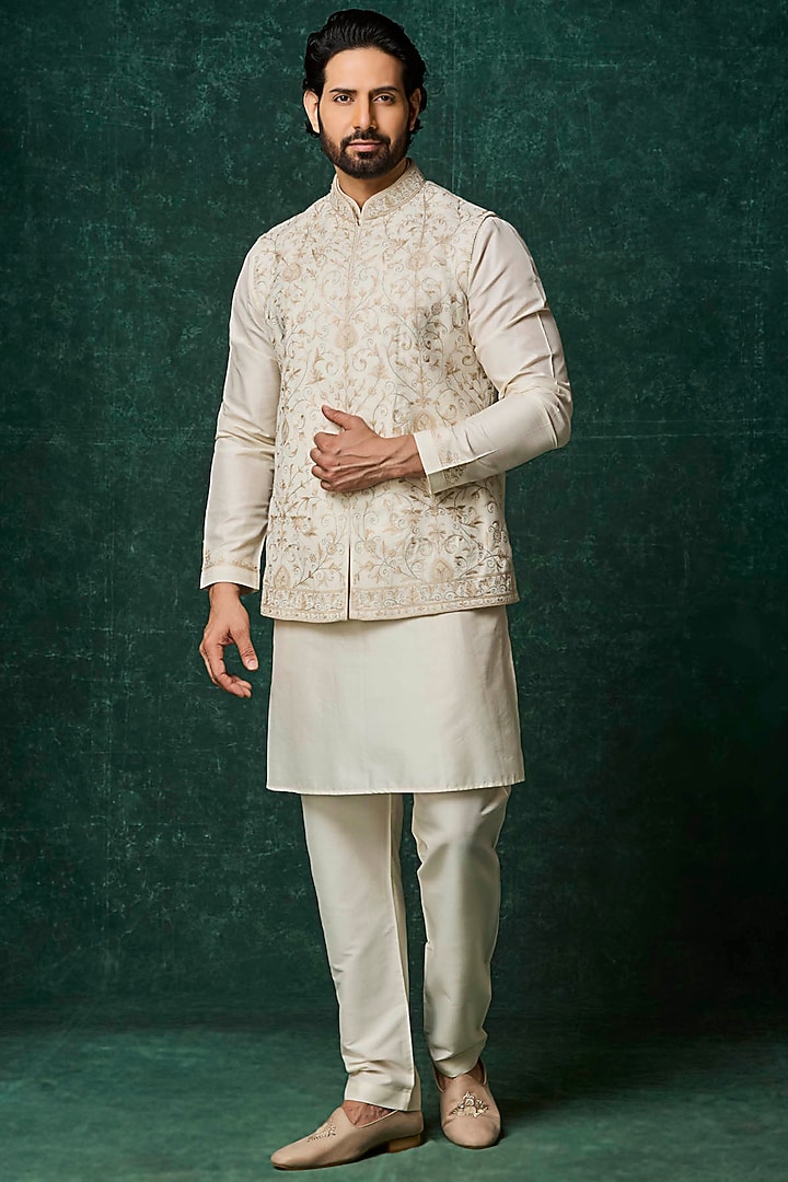 Pearl-Colored Silk Embroidered Bundi Jacket Set by Vanshik at Pernia's Pop Up Shop