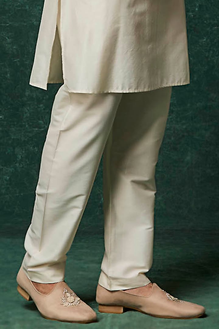 Pearl-Colored Silk Embroidered Bundi Jacket Set by Vanshik at Pernia's Pop Up Shop