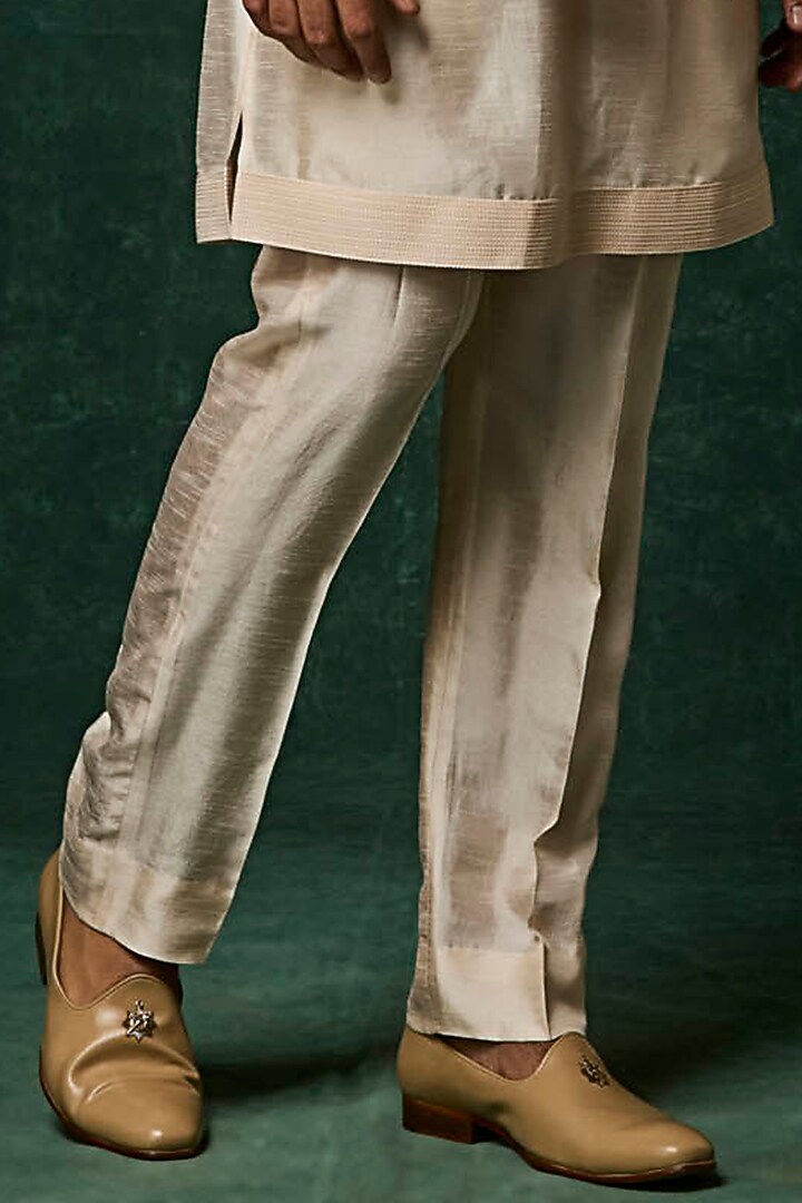 Blush Raw Silk Embroidered Bundi Jacket Set by Vanshik at Pernia's Pop Up Shop