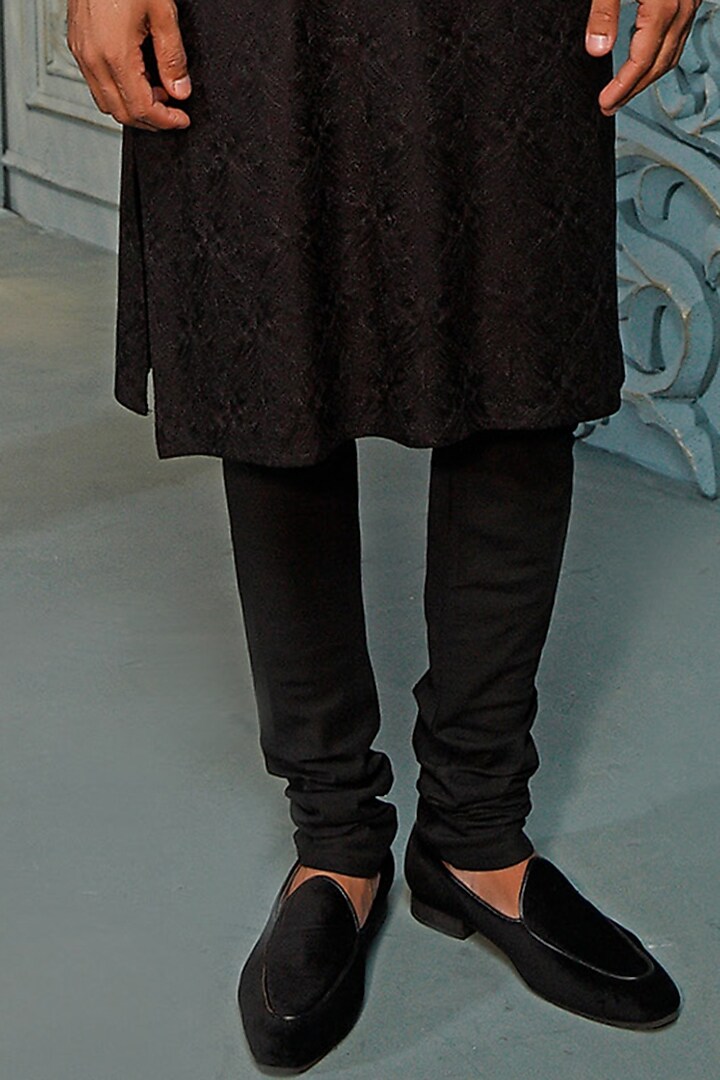 Black Silk Embroidered Kurta Set by Vanshik at Pernia's Pop Up Shop