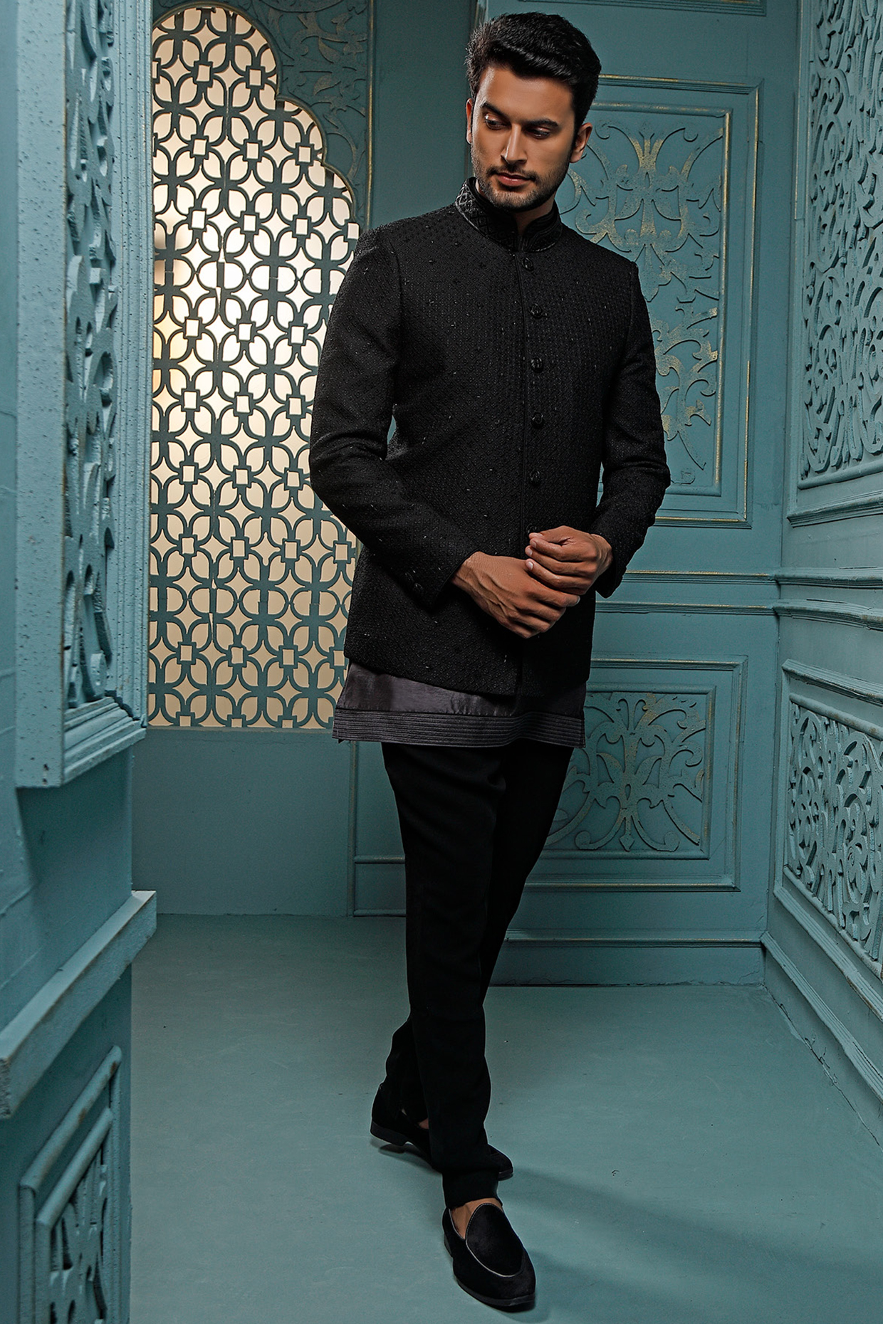 Black Embroidered Jodhpuri Set by Vanshik