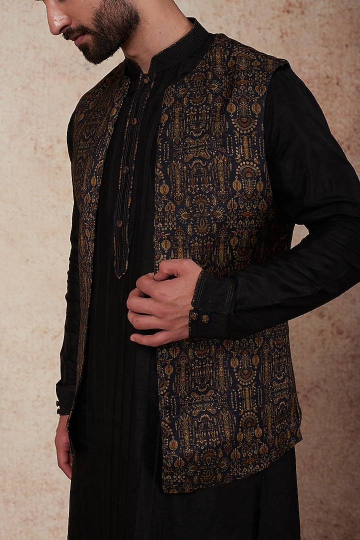 Black Silk Printed Indowestern Set by Vanshik at Pernia's Pop Up Shop