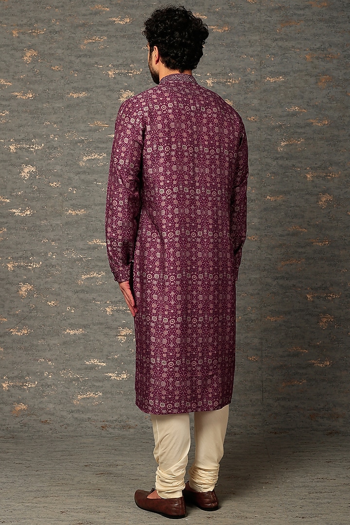 Magenta Silk Printed Kurta Set by Vanshik at Pernia's Pop Up Shop