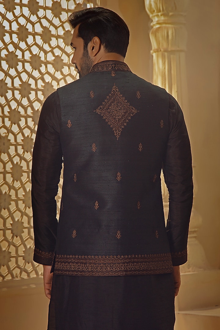 Blue Raw Silk Thread Embroidered Bundi Jacket Set by Vanshik at Pernia's Pop Up Shop