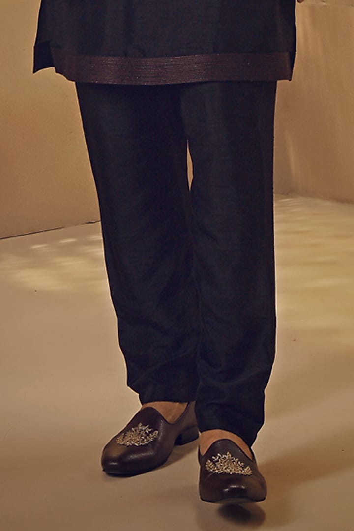 Blue Raw Silk Thread Embroidered Bundi Jacket Set by Vanshik at Pernia's Pop Up Shop