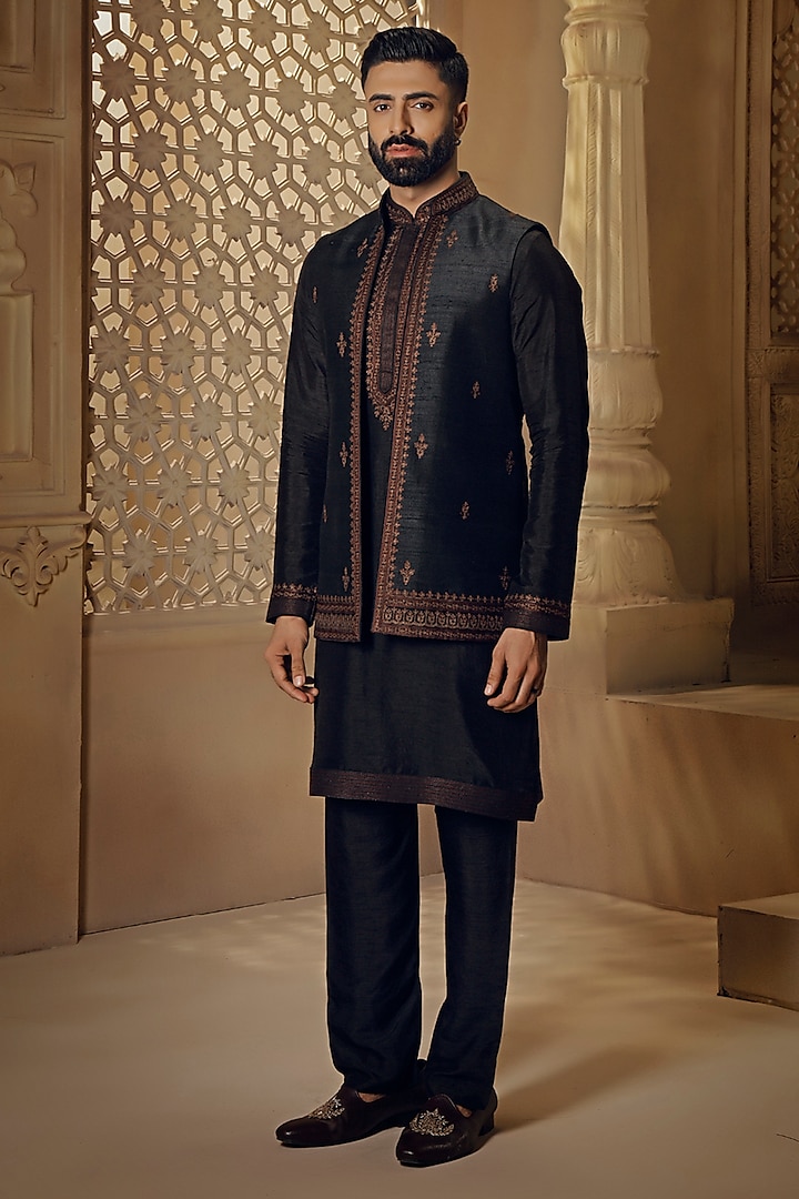 Black Raw Silk Thread Embroidered Bundi Jacket Set by Vanshik