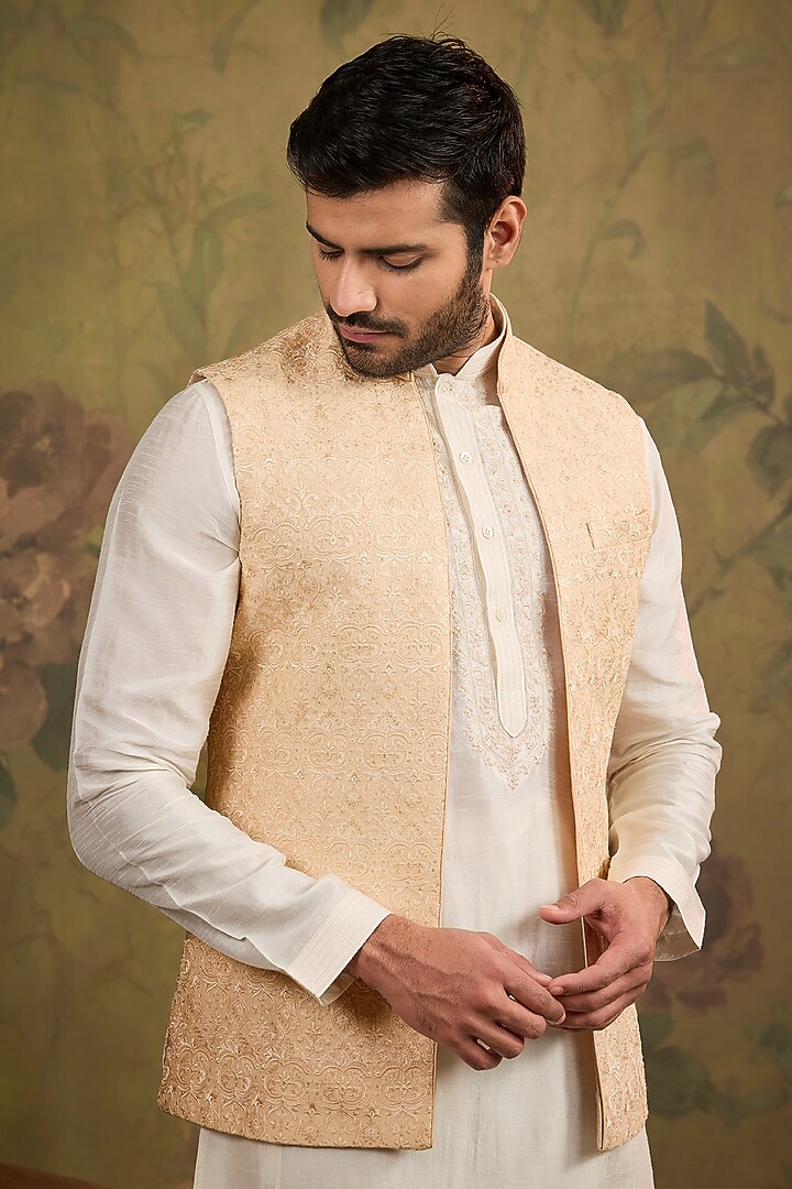 Blush Silk Embroidered Bundi Jacket Set by Vanshik at Pernia's Pop Up Shop