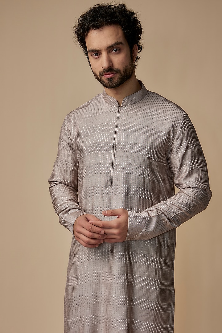 Mauve Blended Silk Sequins Embroidered Kurta Set by Vanshik at Pernia's Pop Up Shop