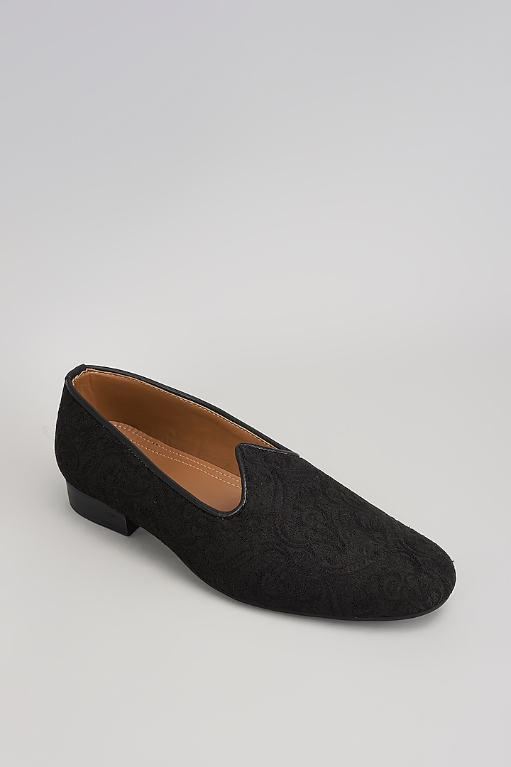 Black Rich Silk Mojaris by Vanshik at Pernia's Pop Up Shop