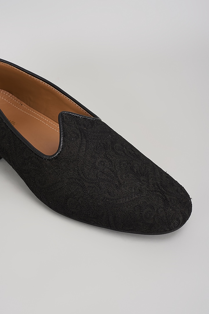 Black Rich Silk Mojaris by Vanshik at Pernia's Pop Up Shop