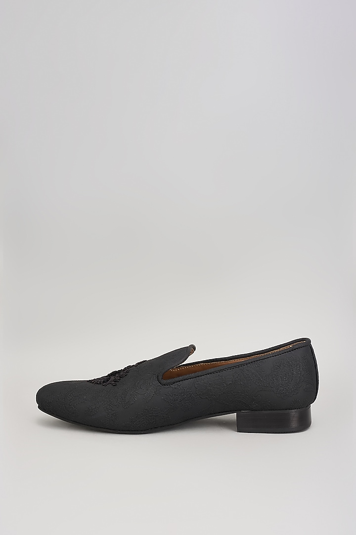 Black Suede Motif Embroidered Mojaris by Vanshik at Pernia's Pop Up Shop