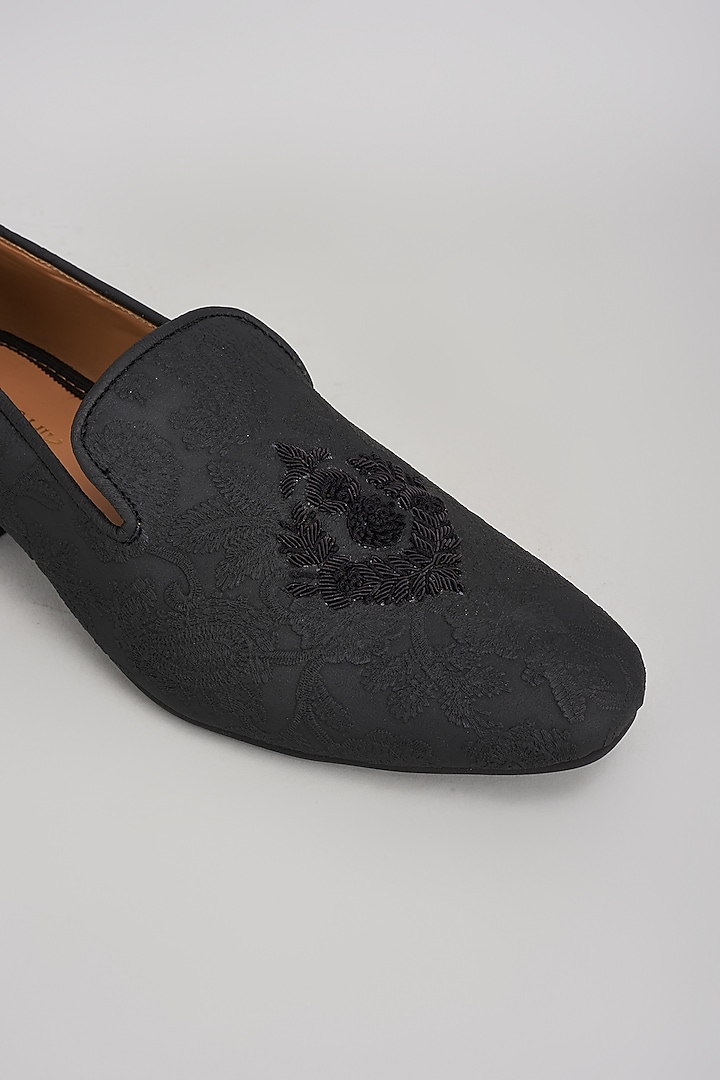 Black Suede Motif Embroidered Mojaris by Vanshik at Pernia's Pop Up Shop