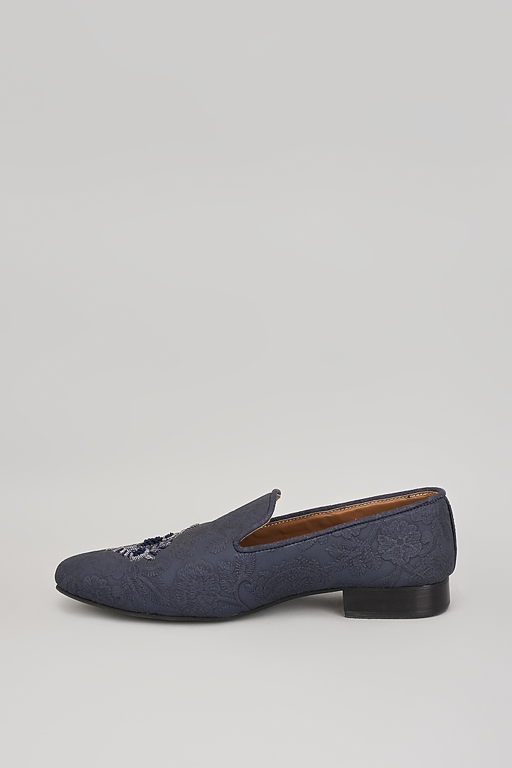 Blue Suede Motif Embroidered Mojaris by Vanshik at Pernia's Pop Up Shop