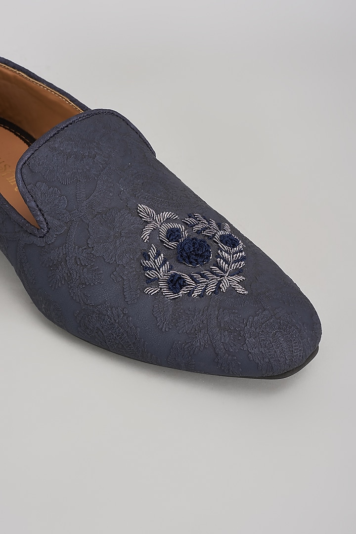 Blue Suede Motif Embroidered Mojaris by Vanshik at Pernia's Pop Up Shop