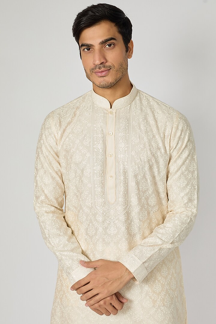 Pearl White Chanderi Silk Embroidered Kurta Set by Vanshik at Pernia's Pop Up Shop
