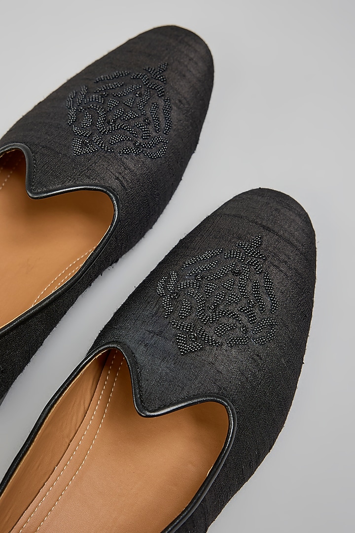 Black Silk Motif Embroidered Mojaris by Vanshik at Pernia's Pop Up Shop