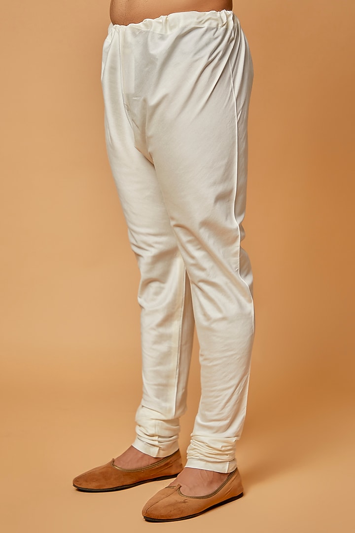 Off-White Georgette Sequins Embroidered Kurta Set by Vanshik at Pernia's Pop Up Shop