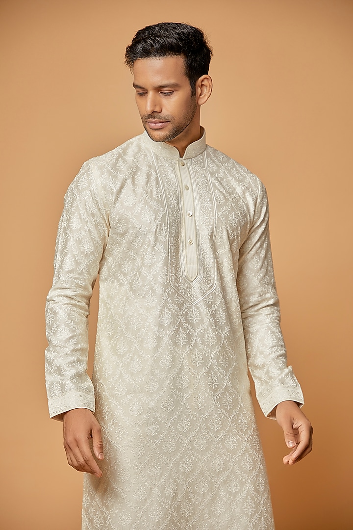 Off-White Georgette Sequins Embroidered Kurta Set by Vanshik at Pernia's Pop Up Shop