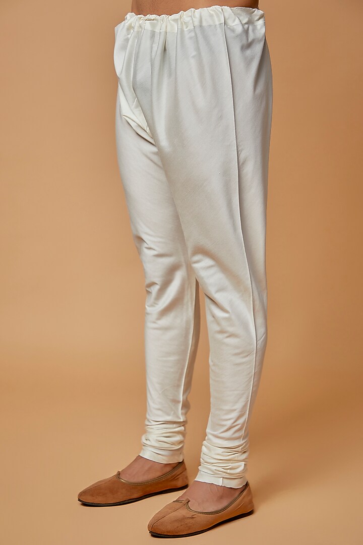 Ivory Chanderi Embroidered Kurta Set by Vanshik at Pernia's Pop Up Shop